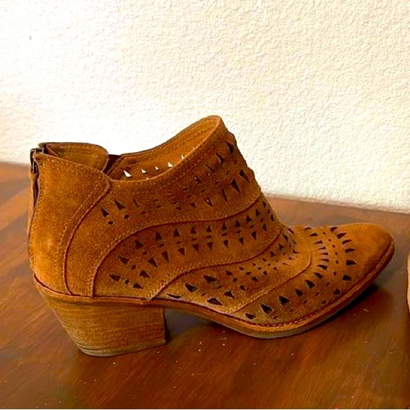 Sofft Westwood II Boots in Light Brown - Picture 2 of 4